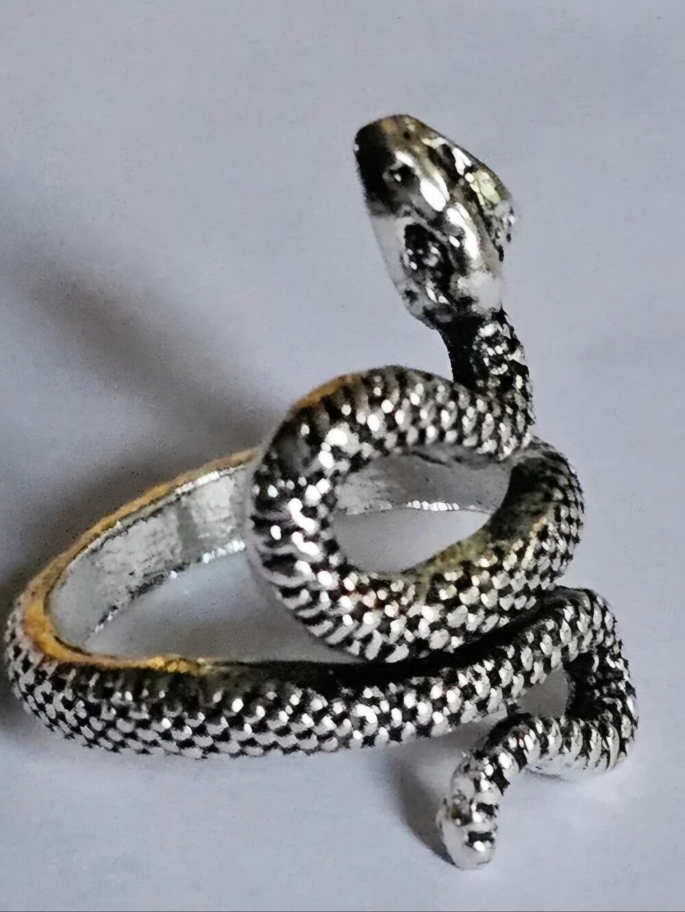 SNAKE LOVERS NEW SIZE 6 QUALITY TITANIUM TEXTURED RING
